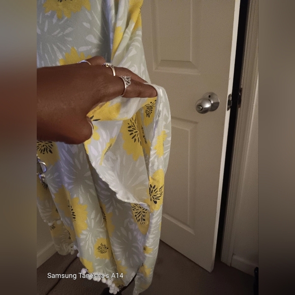 New With Tags Tahari light green and yellow floral Sleeve Poncho Women One Size - Picture 4 of 6